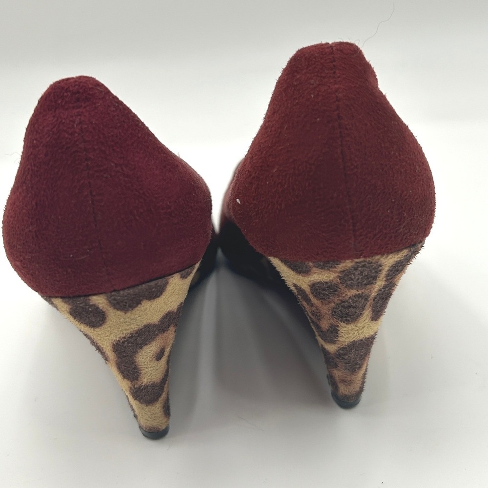 Ollio‎ Burgundy Suede Wedge Heels Leopard Print Pointed Toe Pumps Size 6.5 - Picture 4 of 10